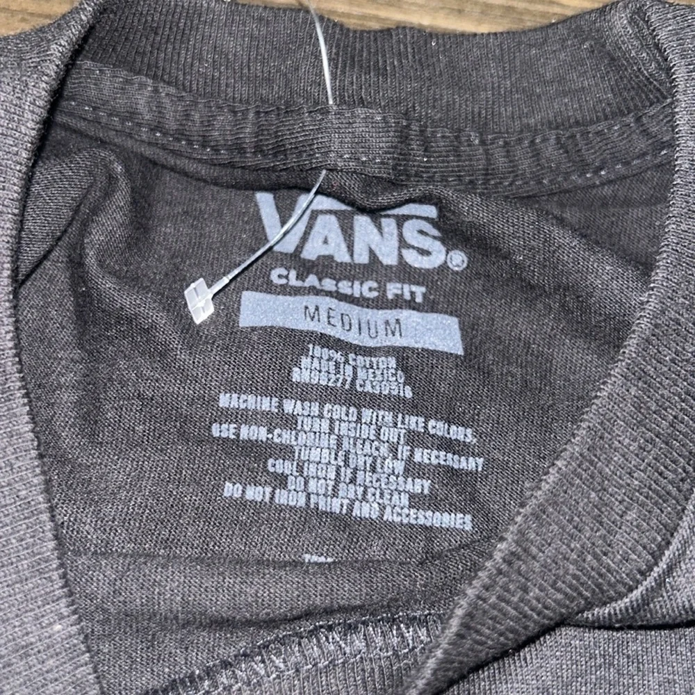 NWOT Men’s classic fit, medium vans T-shirt, black - Picture 3 of 4
